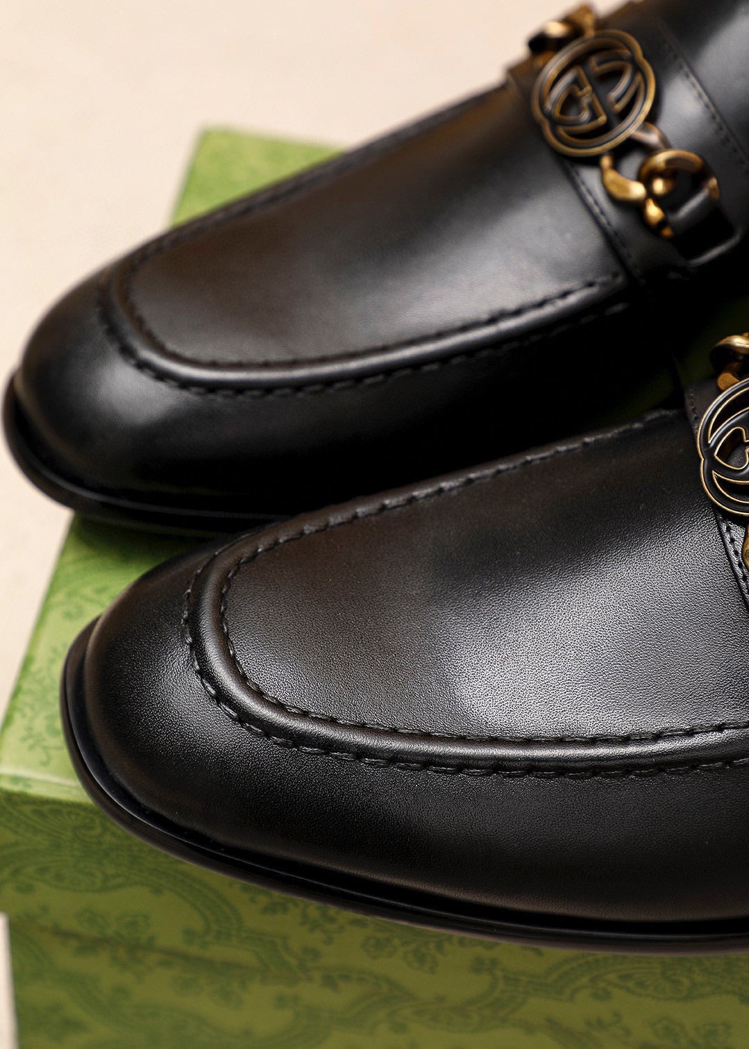 Trademark: GUCCI "Gucci" casual leather shoes. Positive code number: 38-44 (45.46.47 can