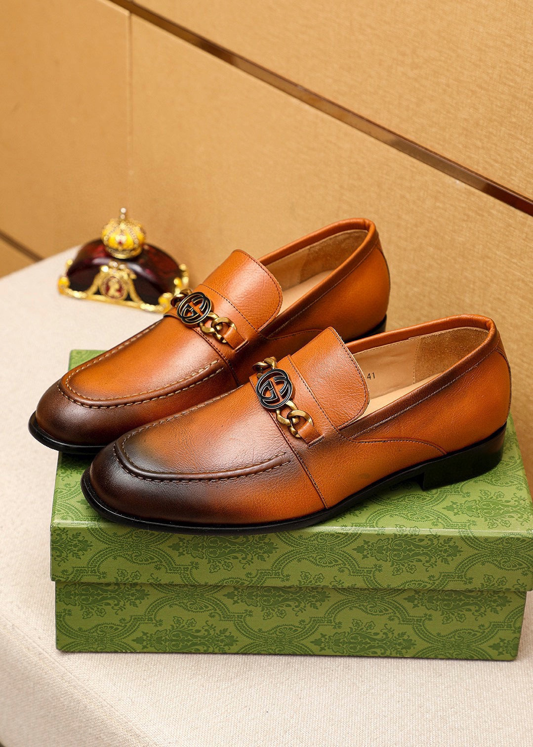 Trademark: GUCCI "Gucci" casual leather shoes. Positive code number: 38-44 (45.46.47 can