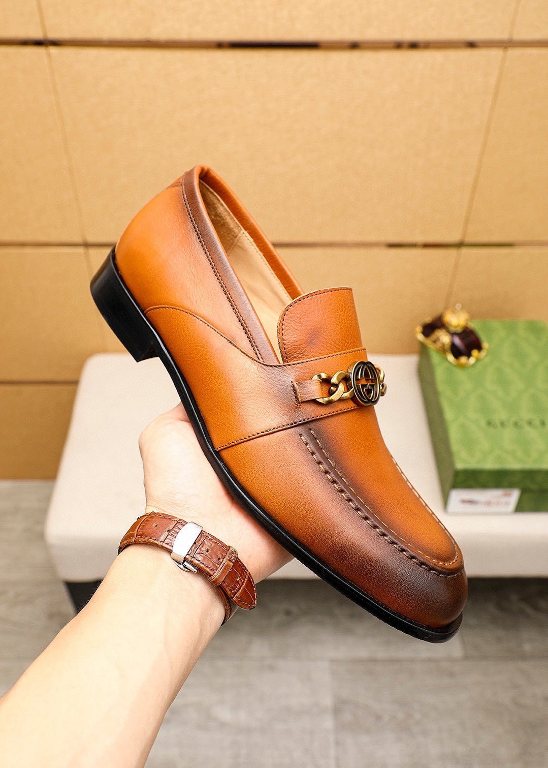 Trademark: GUCCI "Gucci" casual leather shoes. Positive code number: 38-44 (45.46.47 can