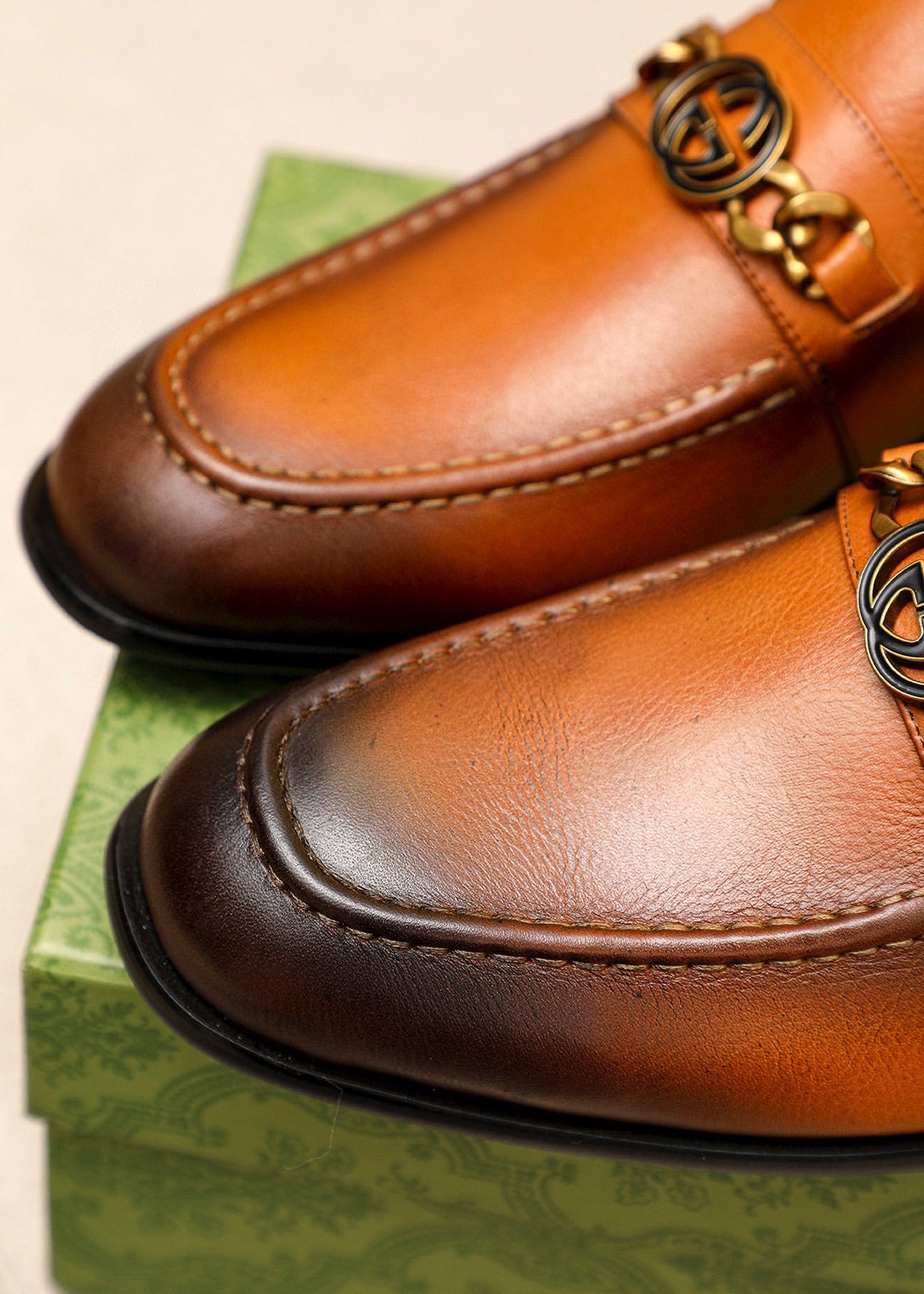 Trademark: GUCCI "Gucci" casual leather shoes. Positive code number: 38-44 (45.46.47 can