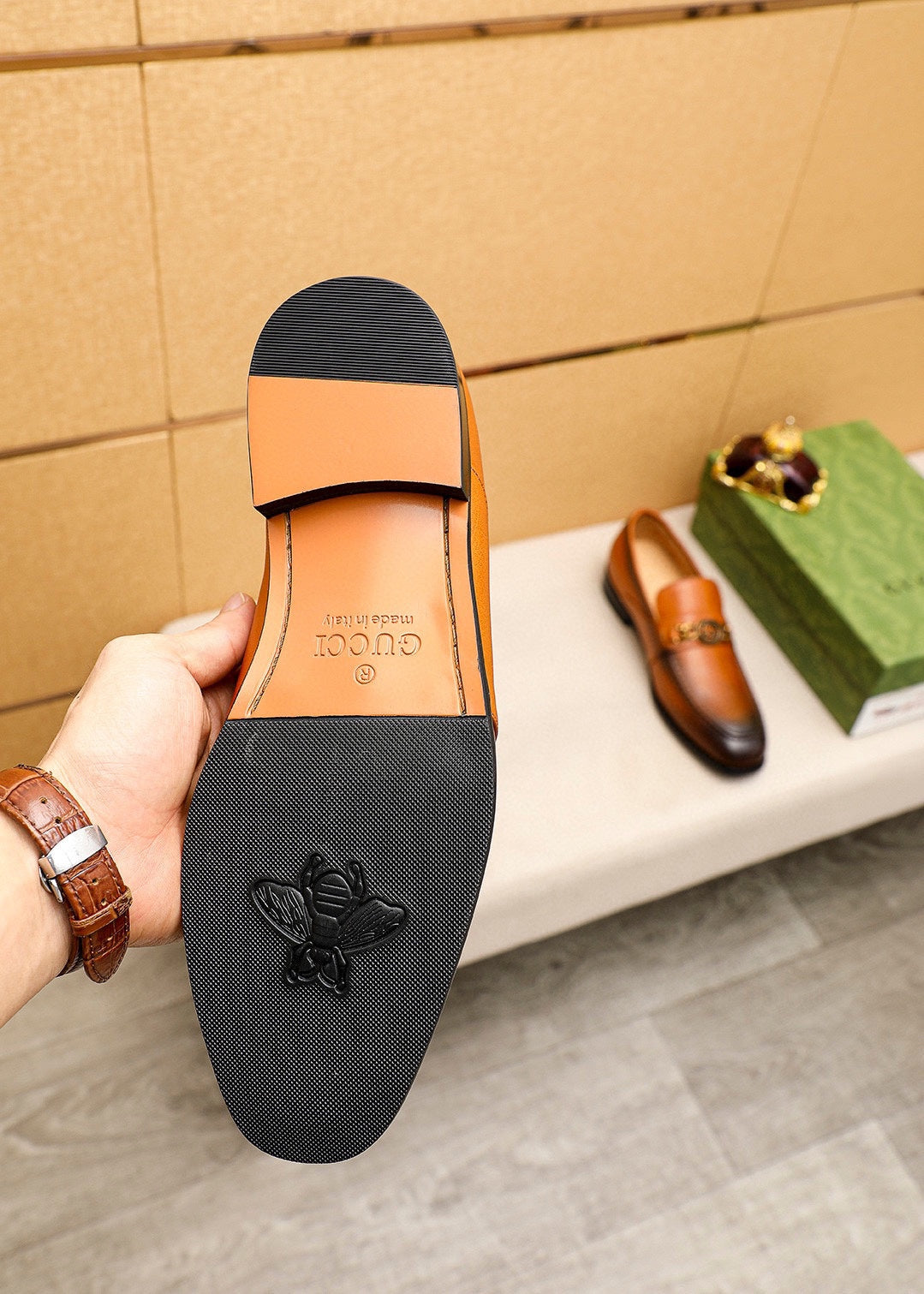 Trademark: GUCCI "Gucci" casual leather shoes. Positive code number: 38-44 (45.46.47 can