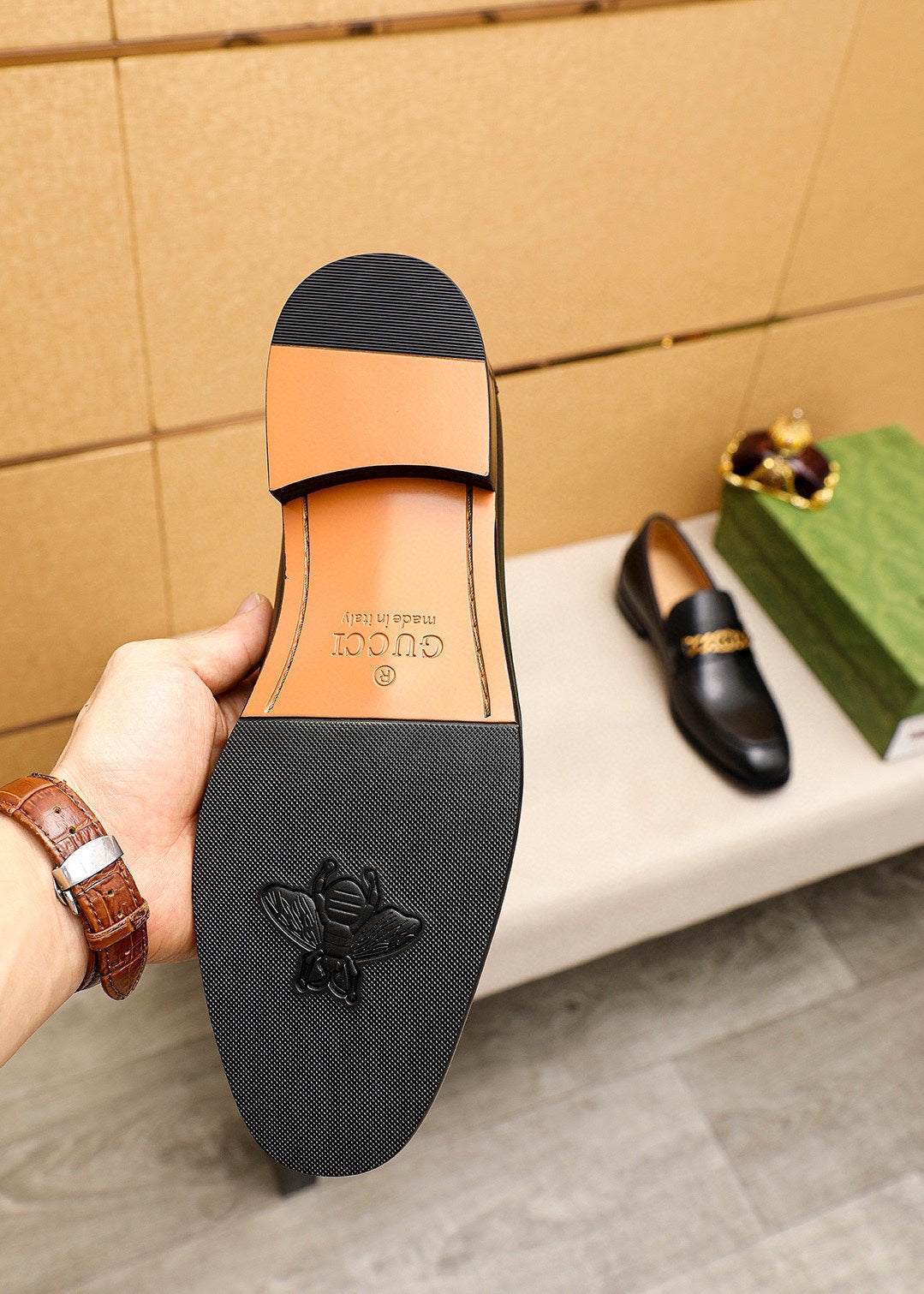 Trademark: GUCCI "Gucci" casual leather shoes. Positive code number: 38-44 (45.46.47 can