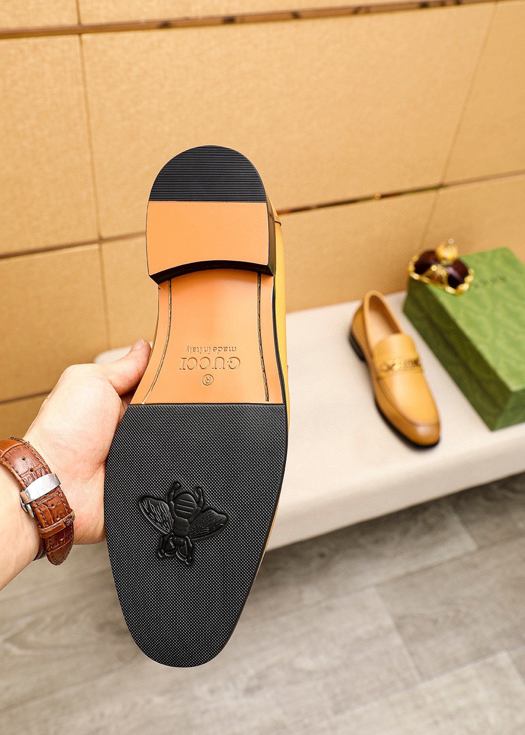 Trademark: GUCCI "Gucci" casual leather shoes. Positive code number: 38-44 (45.46.47 can