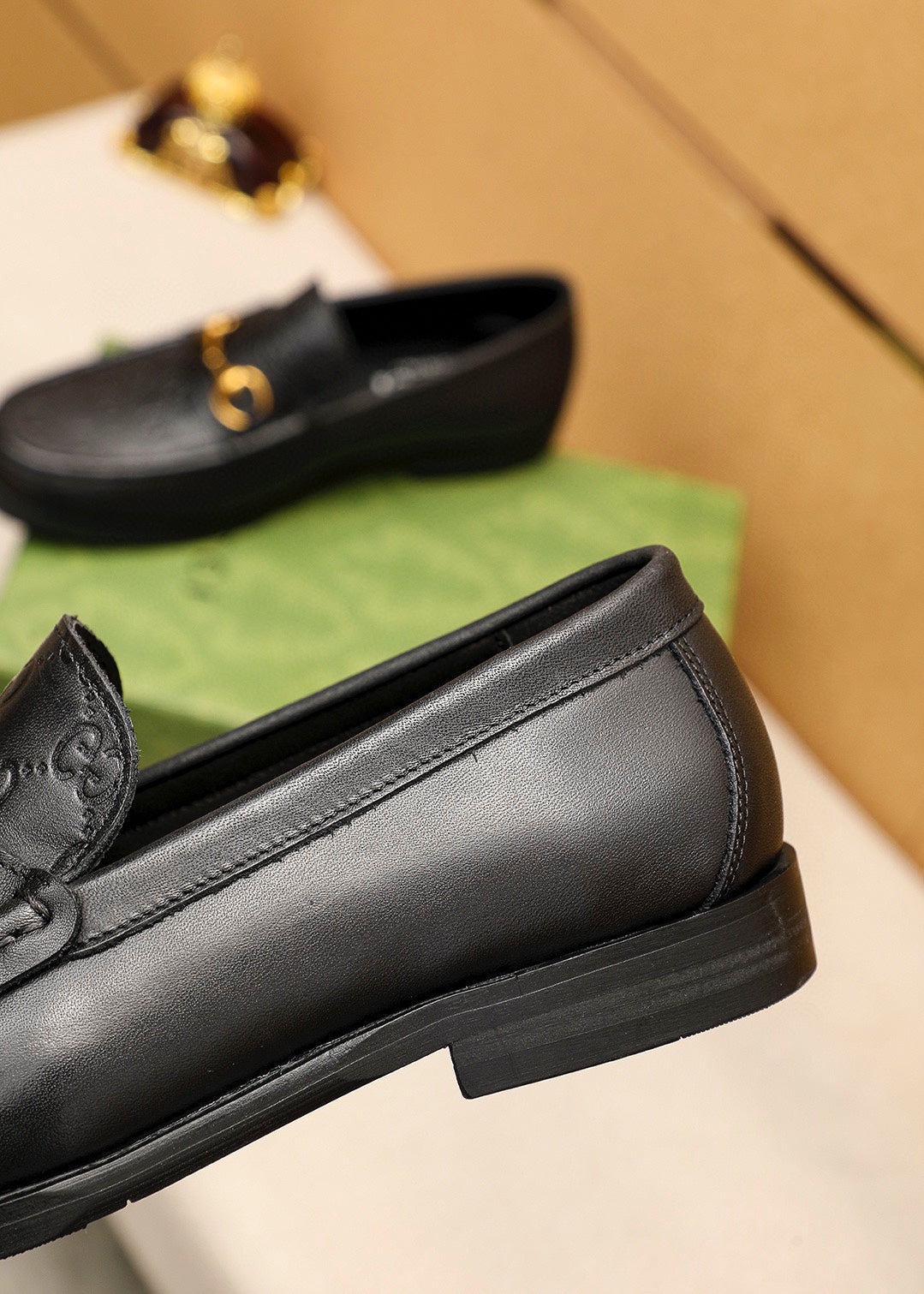 Trademark: GUCCI "Gucci" casual leather shoes. Positive code number: 38-44 (45.46.47 can