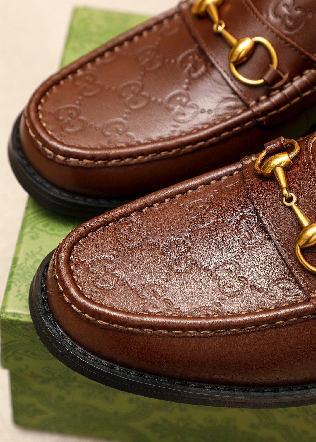 Trademark: GUCCI "Gucci" casual leather shoes. Positive code number: 38-44 (45.46.47 can