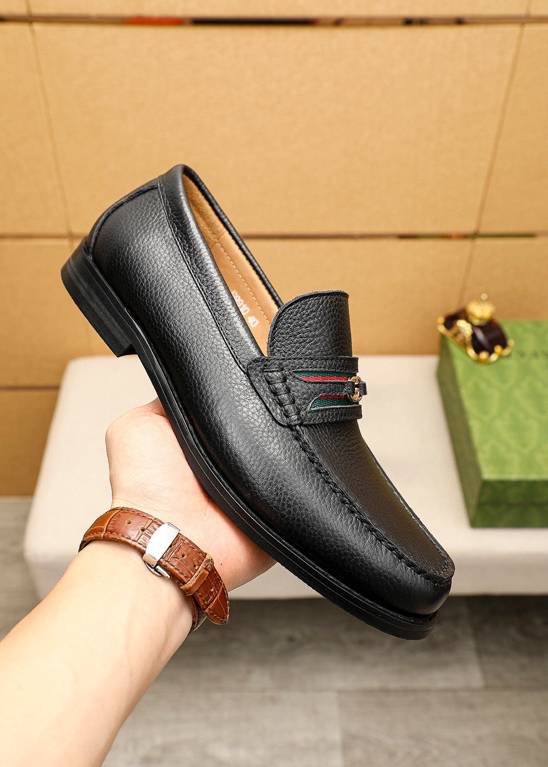 Trademark: GUCCI "Gucci" casual leather shoes. Positive code number: 38-44 (45.46.47 can