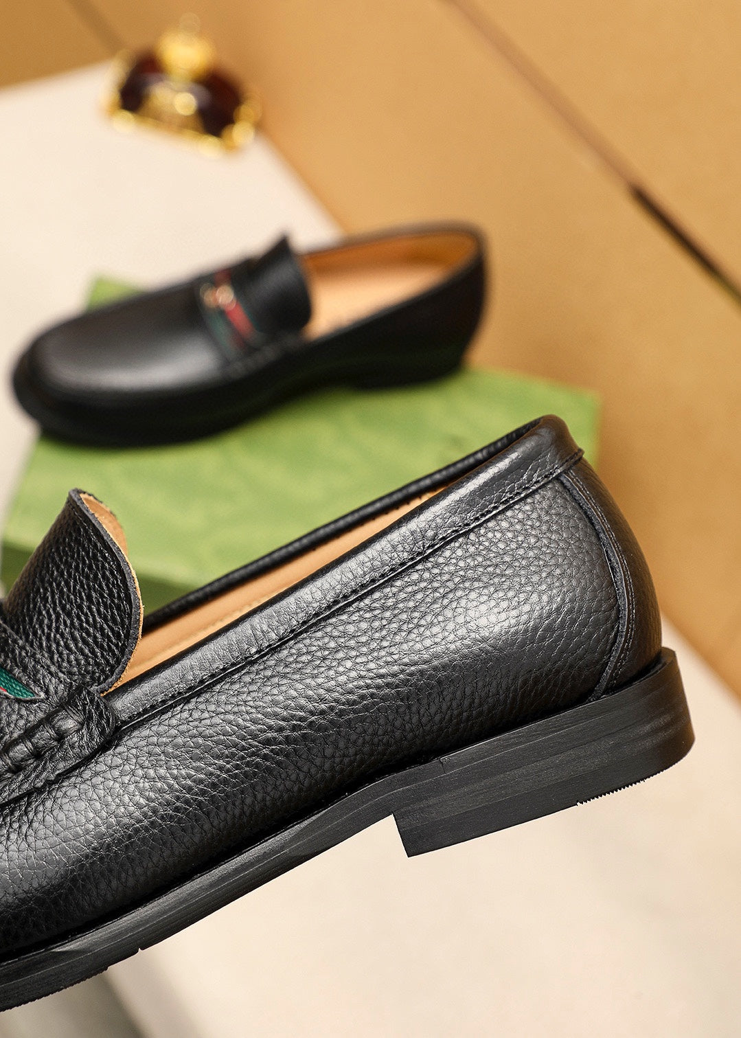 Trademark: GUCCI "Gucci" casual leather shoes. Positive code number: 38-44 (45.46.47 can