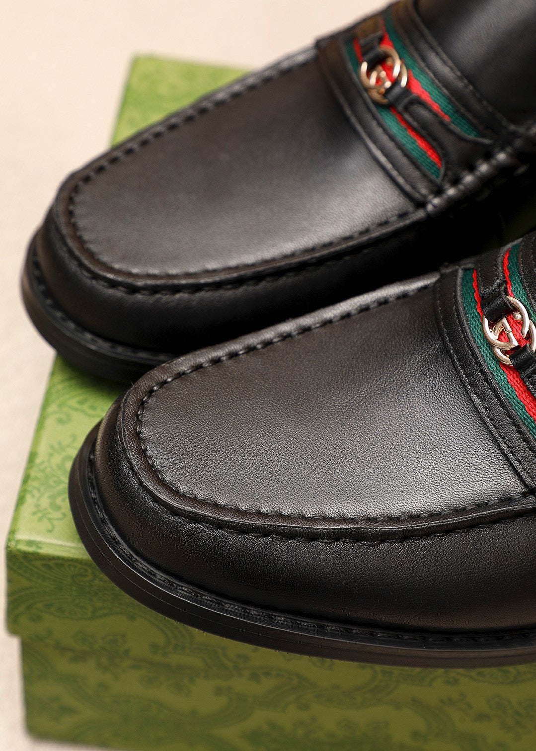 Trademark: GUCCI "Gucci" casual leather shoes. Positive code number: 38-44 (45.46.47 can