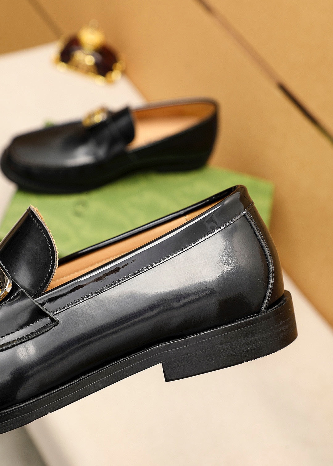 Trademark: GUCCI "Gucci" casual leather shoes. Positive code number: 38-44 (45.46.47 can