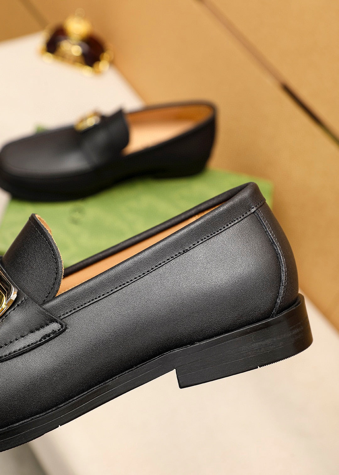 Trademark: GUCCI "Gucci" casual leather shoes. Positive code number: 38-44 (45.46.47 can