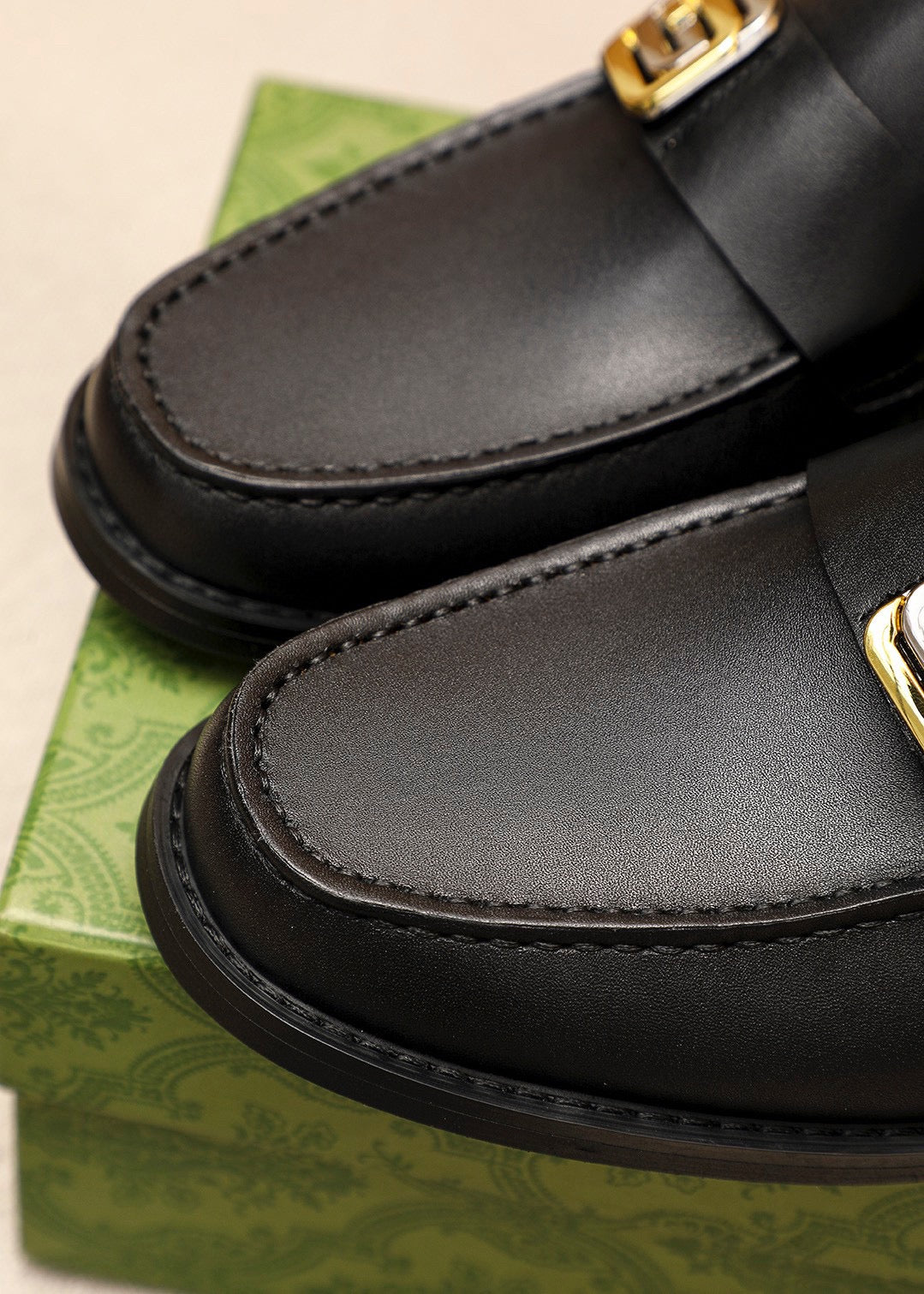 Trademark: GUCCI "Gucci" casual leather shoes. Positive code number: 38-44 (45.46.47 can