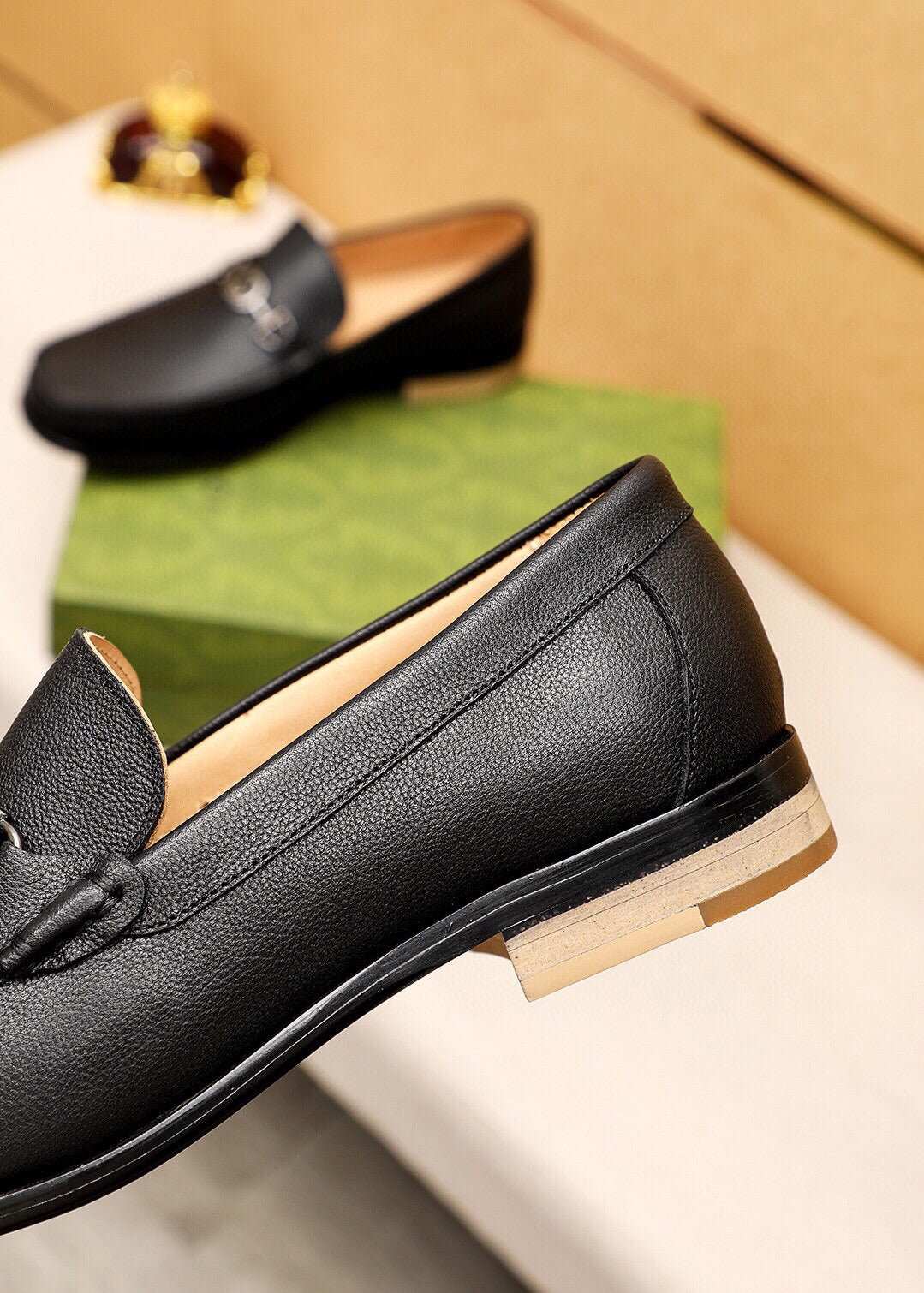 Trademark: GUCCI "Gucci" casual leather shoes. Positive code number: 38-44 (45.46.47 can