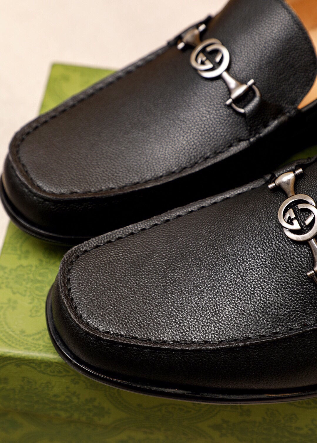 Trademark: GUCCI "Gucci" casual leather shoes. Positive code number: 38-44 (45.46.47 can