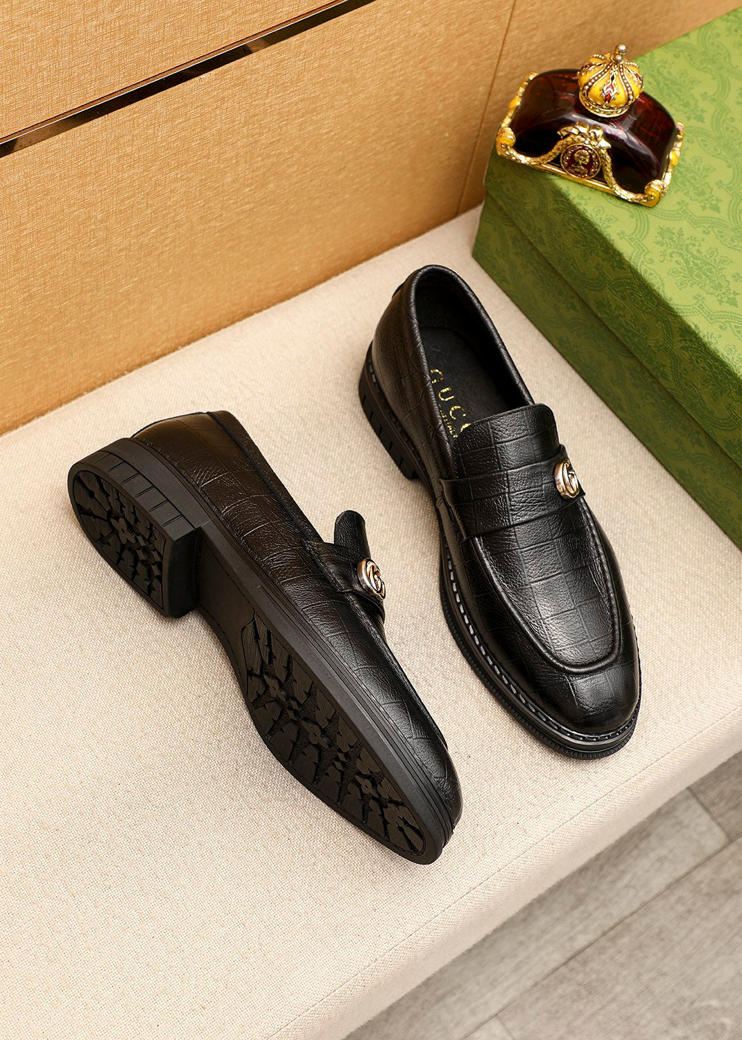 Trademark: GUCCI "Gucci" casual leather shoes. Positive code number: 38-44 (45.46.47 can
