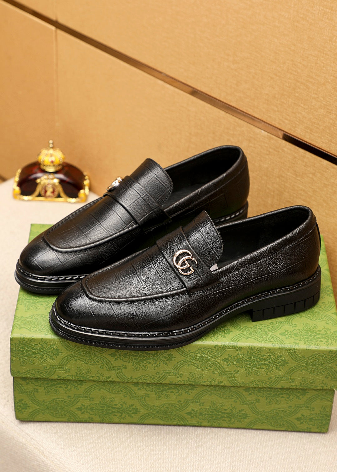 Trademark: GUCCI "Gucci" casual leather shoes. Positive code number: 38-44 (45.46.47 can