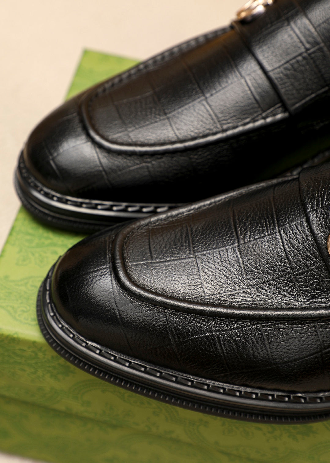 Trademark: GUCCI "Gucci" casual leather shoes. Positive code number: 38-44 (45.46.47 can