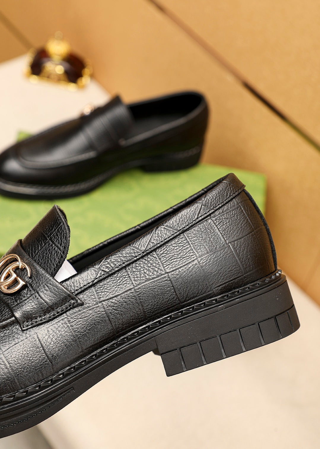 Trademark: GUCCI "Gucci" casual leather shoes. Positive code number: 38-44 (45.46.47 can