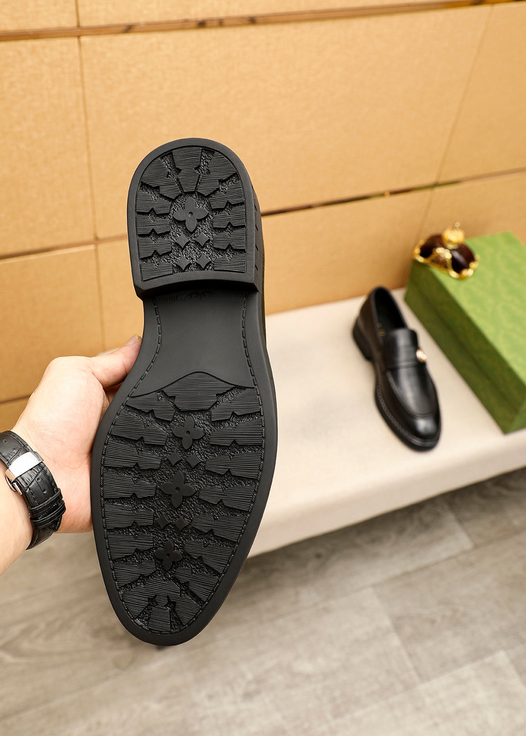 Trademark: GUCCI "Gucci" casual leather shoes. Positive code number: 38-44 (45.46.47 can