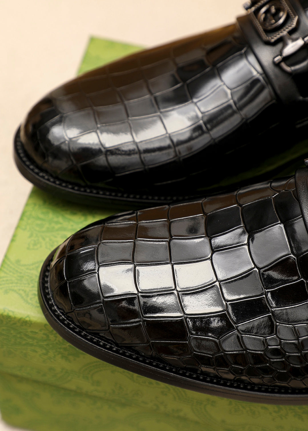 Trademark: GUCCI "Gucci" casual leather shoes. Positive code number: 38-44 (45.46.47 can