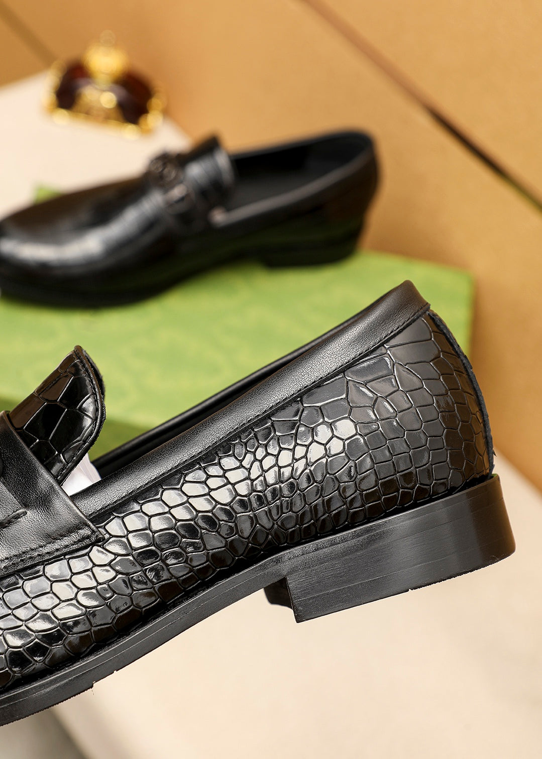 Trademark: GUCCI "Gucci" casual leather shoes. Positive code number: 38-44 (45.46.47 can