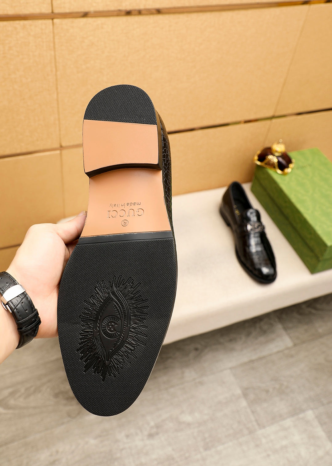 Trademark: GUCCI "Gucci" casual leather shoes. Positive code number: 38-44 (45.46.47 can