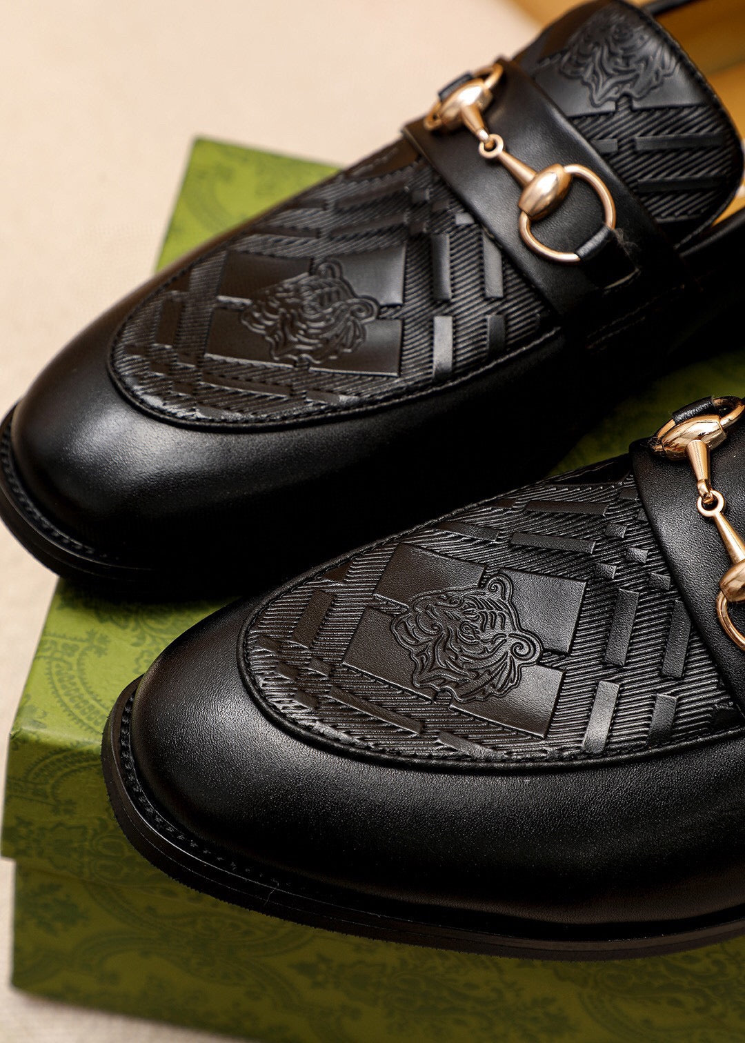 Trademark: GUCCI "Gucci" casual leather shoes. Positive code number: 38-44 (45.46.47 can