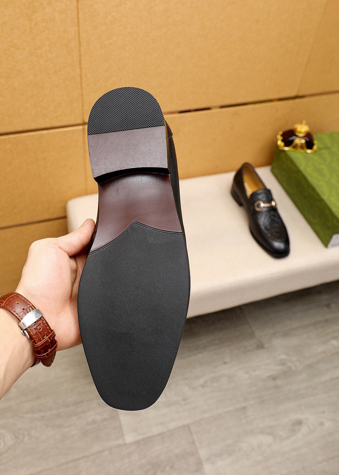 Trademark: GUCCI "Gucci" casual leather shoes. Positive code number: 38-44 (45.46.47 can