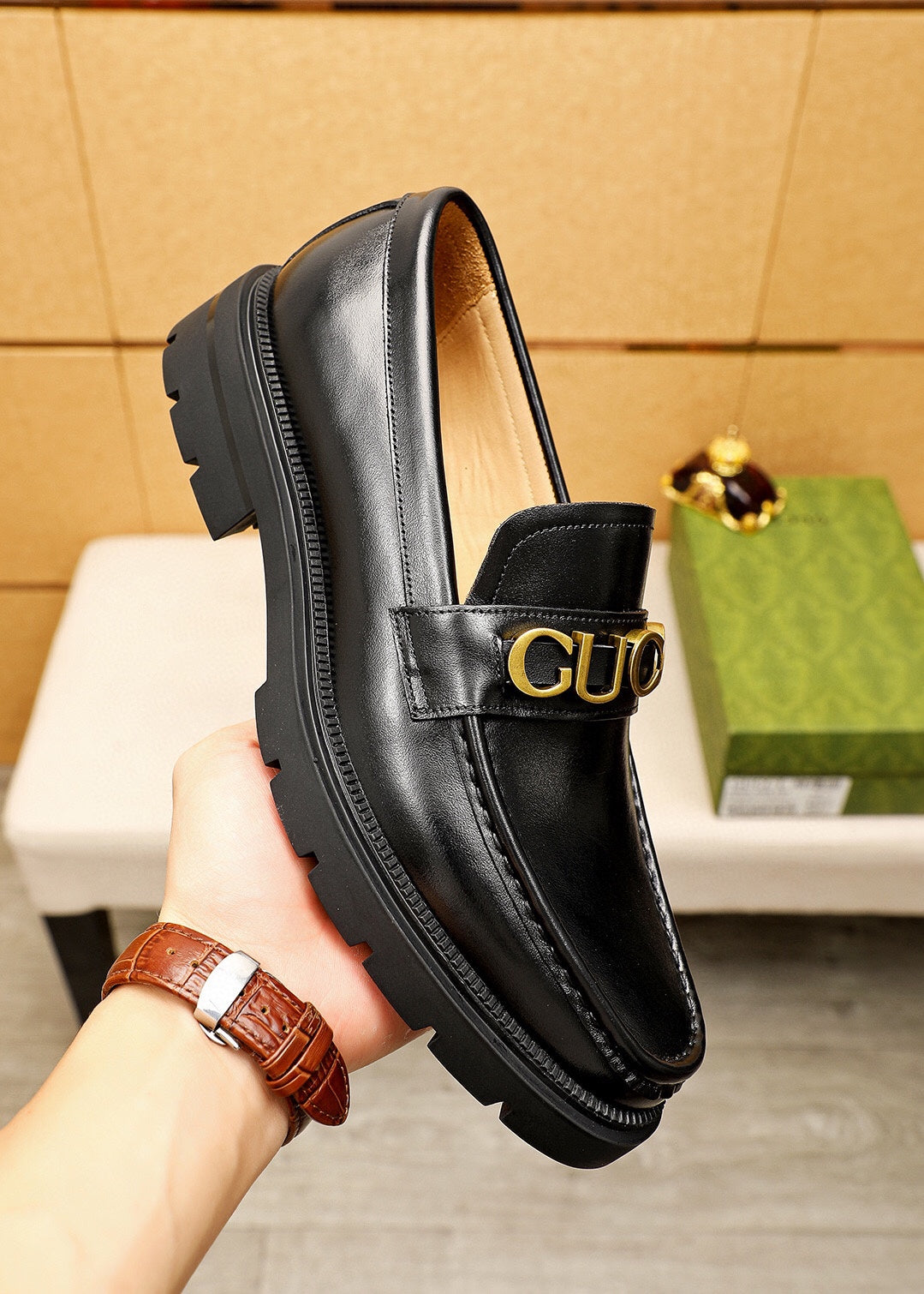 Trademark: GUCCI "Gucci" casual leather shoes. Positive code number: 38-44 (45.46.47 can