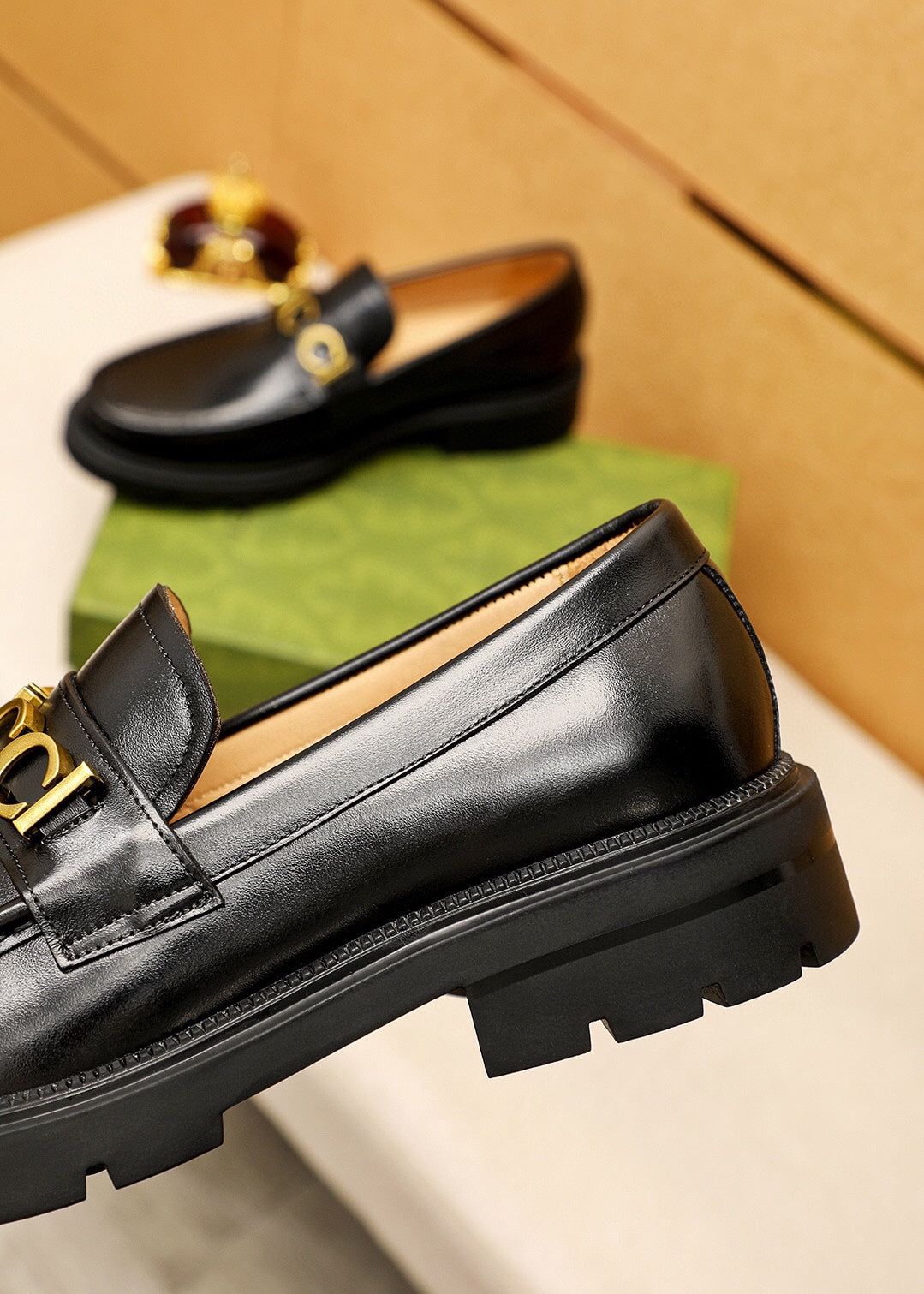 Trademark: GUCCI "Gucci" casual leather shoes. Positive code number: 38-44 (45.46.47 can