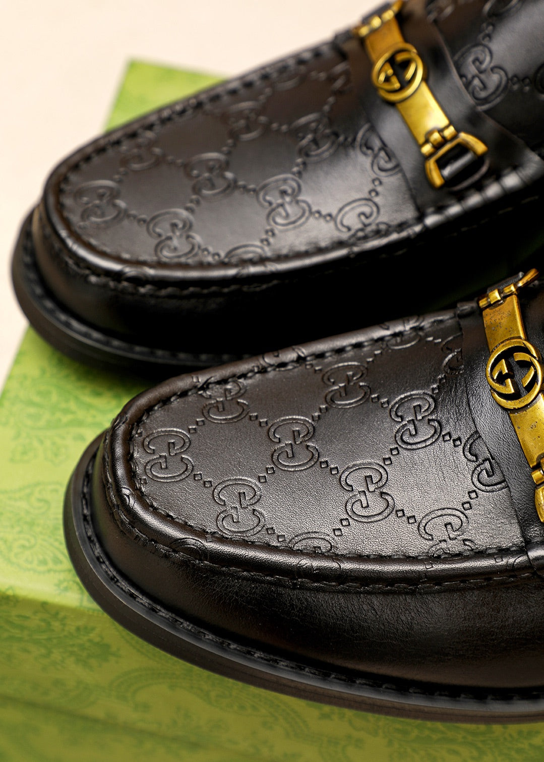 Trademark: GUCCI "Gucci" casual leather shoes. Positive code number: 38-44 (45.46.47 can