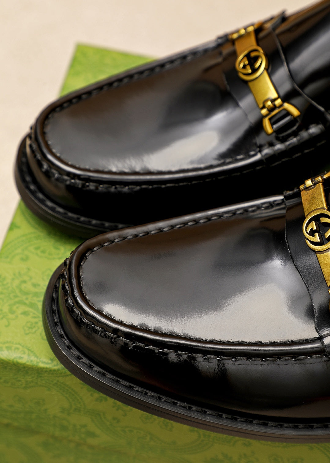 Trademark: GUCCI "Gucci" casual leather shoes. Positive code number: 38-44 (45.46.47 can
