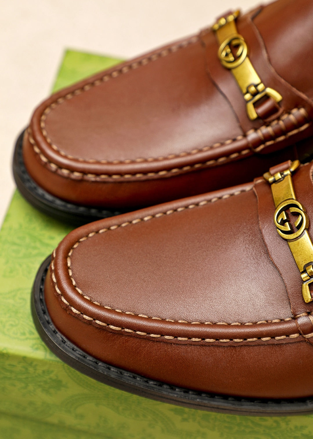 Trademark: GUCCI "Gucci" casual leather shoes. Positive code number: 38-44 (45.46.47 can