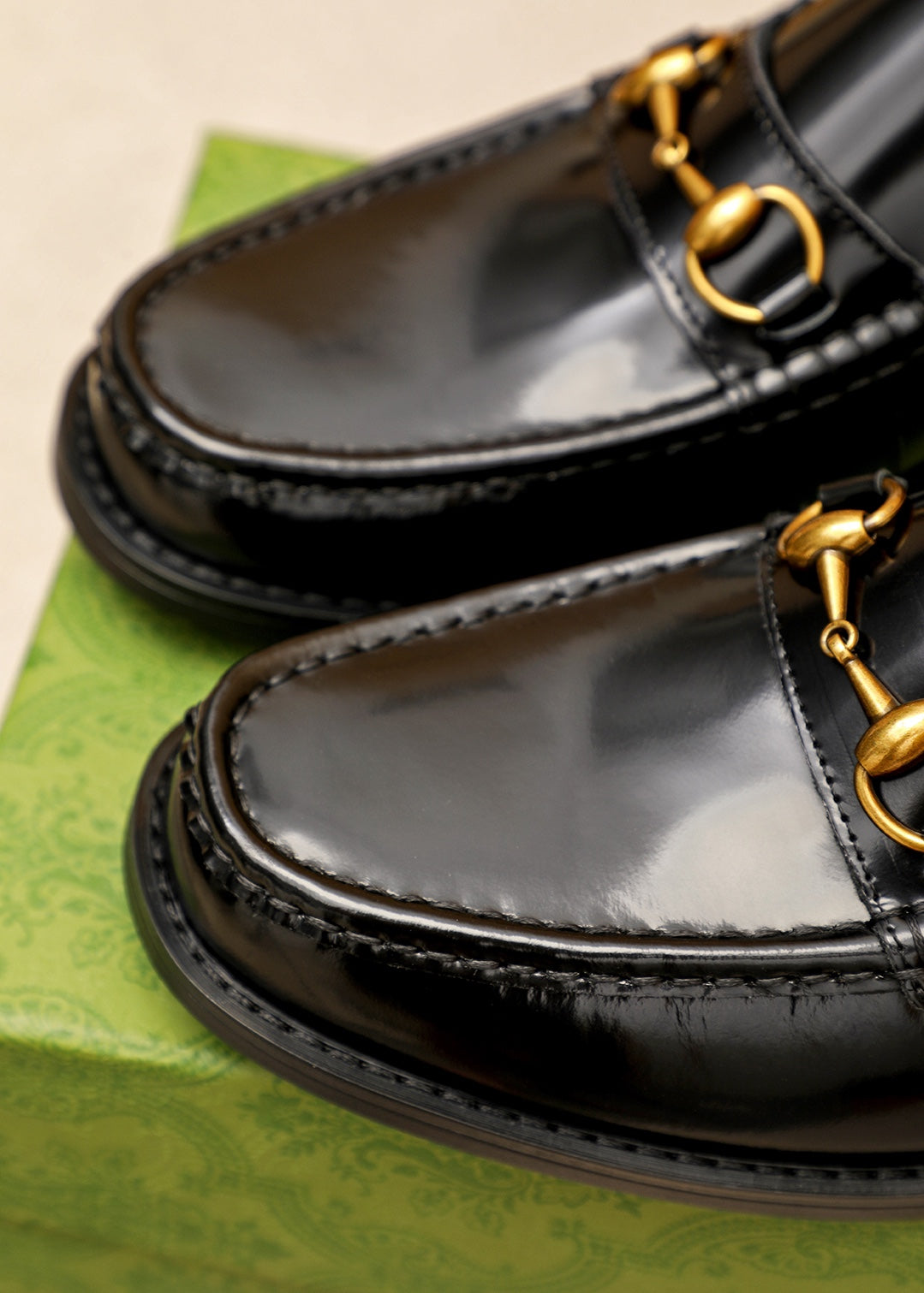Trademark: GUCCI "Gucci" casual leather shoes. Positive code number: 38-44 (45.46.47 can