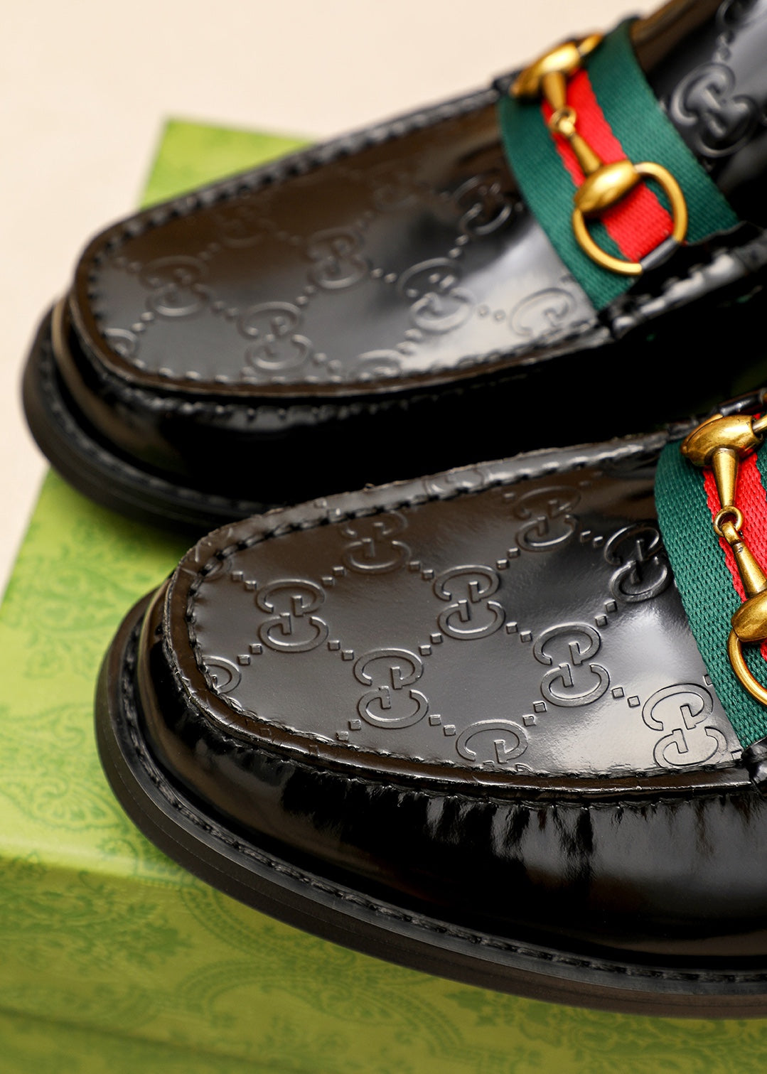 Trademark: GUCCI "Gucci" casual leather shoes. Positive code number: 38-44 (45.46.47 can