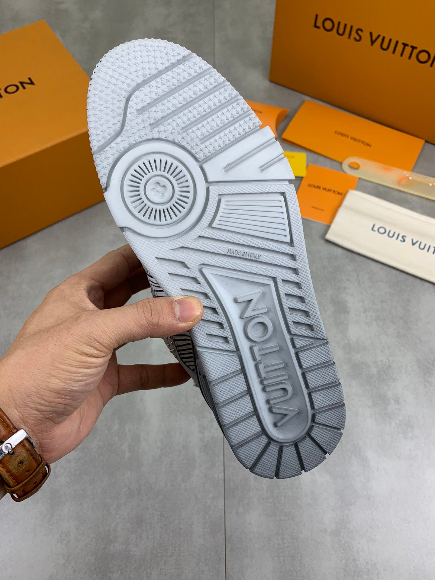 [LOUIS VUITTON] LV Classic Trendy Shoes! Made of imported genuine leather, water-dyed