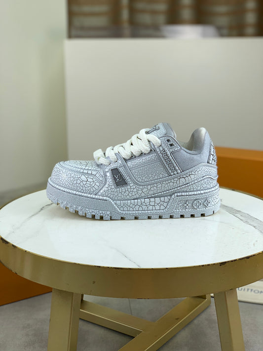 [LOUIS VUITTON] LV Classic Trendy Shoes! Made of imported genuine leather, water-dyed cowhide lining, original version of durable and lightweight, high-quality fine products! Size: 35-45 (46 can be customized)