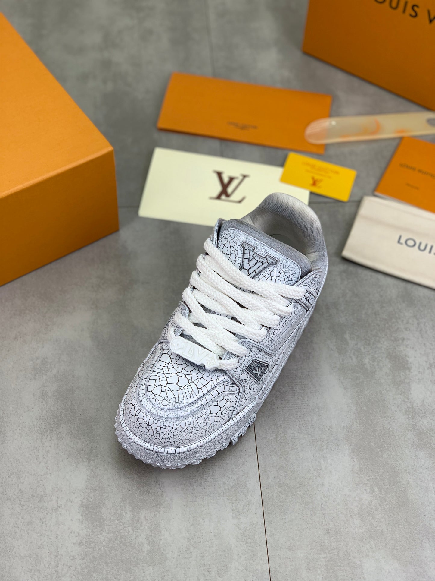 [LOUIS VUITTON] LV Classic Trendy Shoes! Made of imported genuine leather, water-dyed cowhide lining, original version of durable and lightweight, high-quality fine products! Size: 35-45 (46 can be customized)