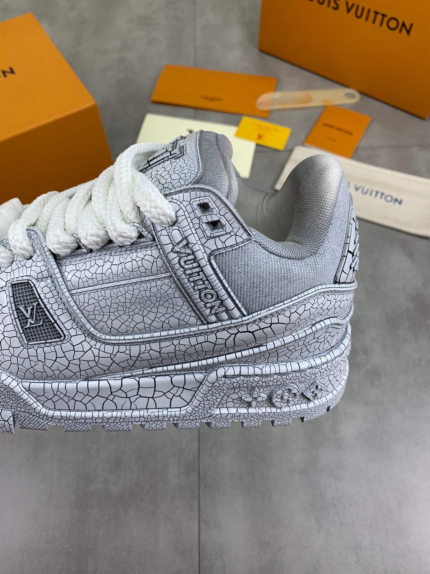 [LOUIS VUITTON] LV Classic Trendy Shoes! Made of imported genuine leather, water-dyed cowhide lining, original version of durable and lightweight, high-quality fine products! Size: 35-45 (46 can be customized)
