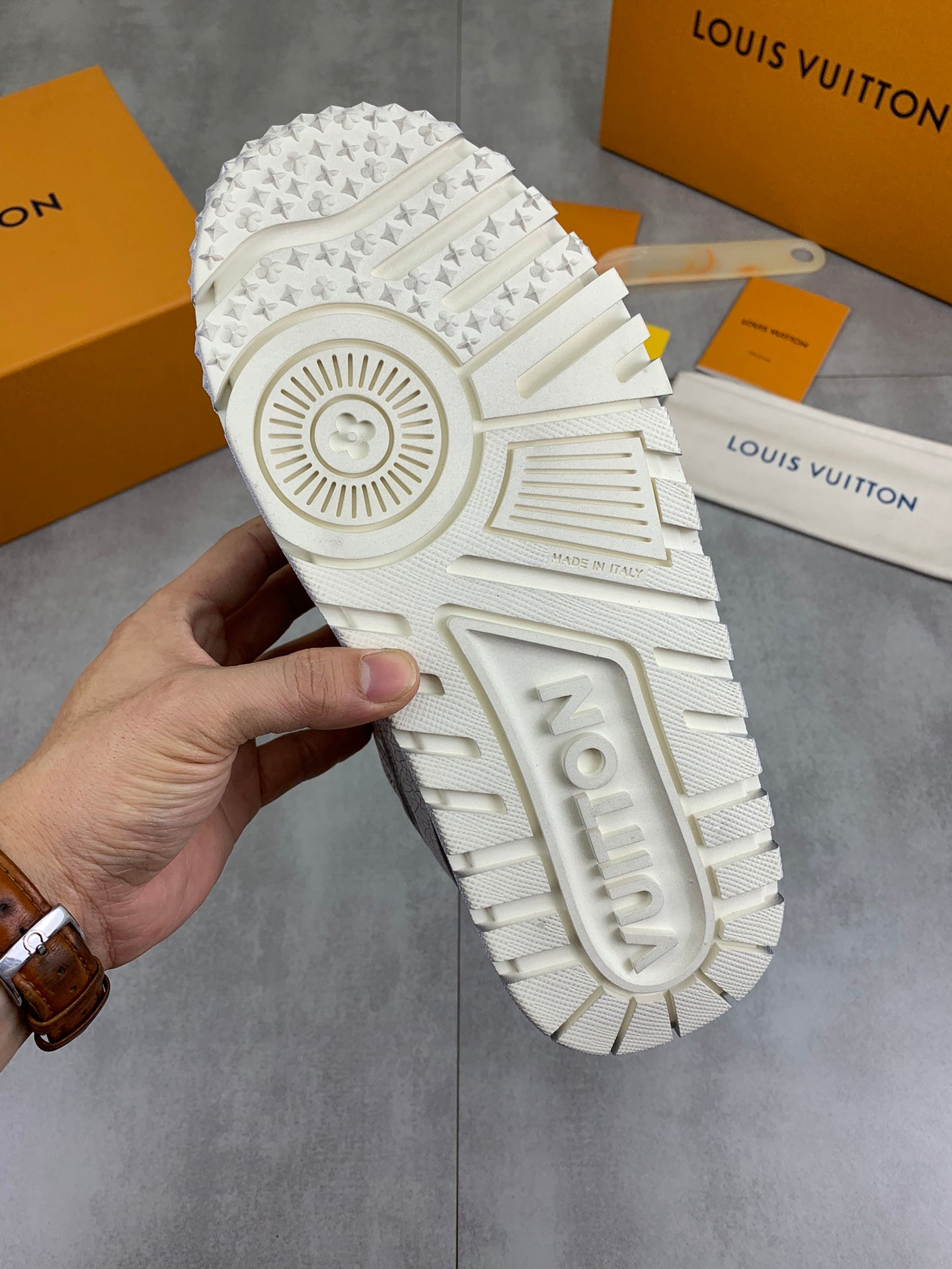 [LOUIS VUITTON] LV Classic Trendy Shoes! Made of imported genuine leather, water-dyed cowhide lining, original version of durable and lightweight, high-quality fine products! Size: 35-45 (46 can be customized)