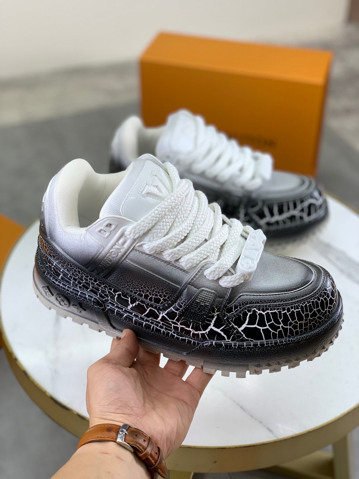 [LOUIS VUITTON] LV Classic Trendy Shoes! Made of imported genuine leather, water-dyed cowhide lining, original version of durable and lightweight, high-quality fine products! Size: 35-45 (46 can be customized)