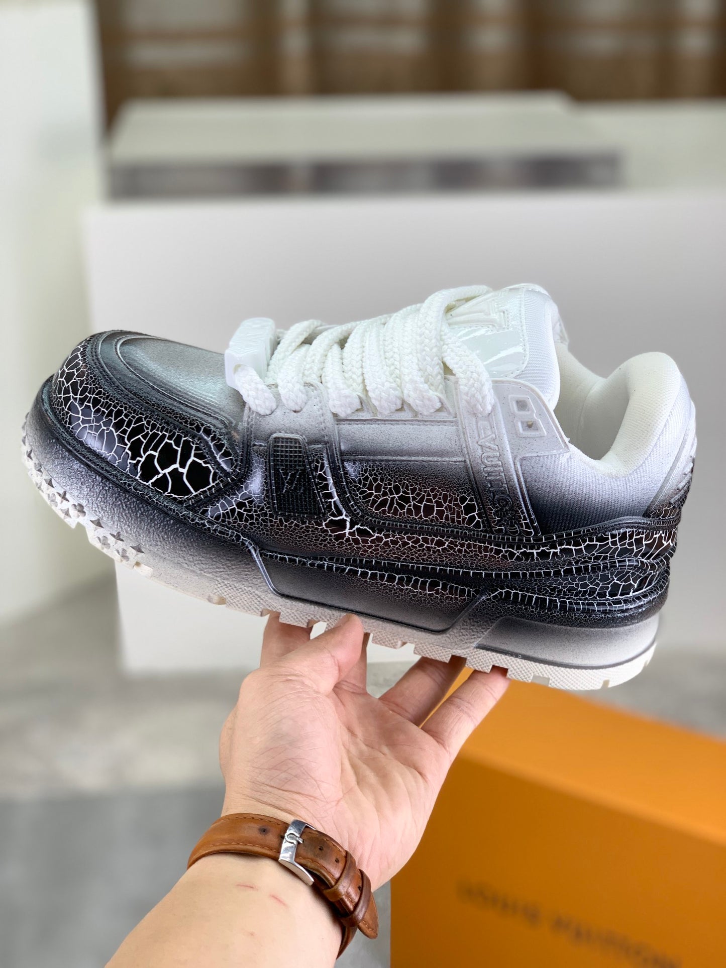 [LOUIS VUITTON] LV Classic Trendy Shoes! Made of imported genuine leather, water-dyed cowhide lining, original version of durable and lightweight, high-quality fine products! Size: 35-45 (46 can be customized)