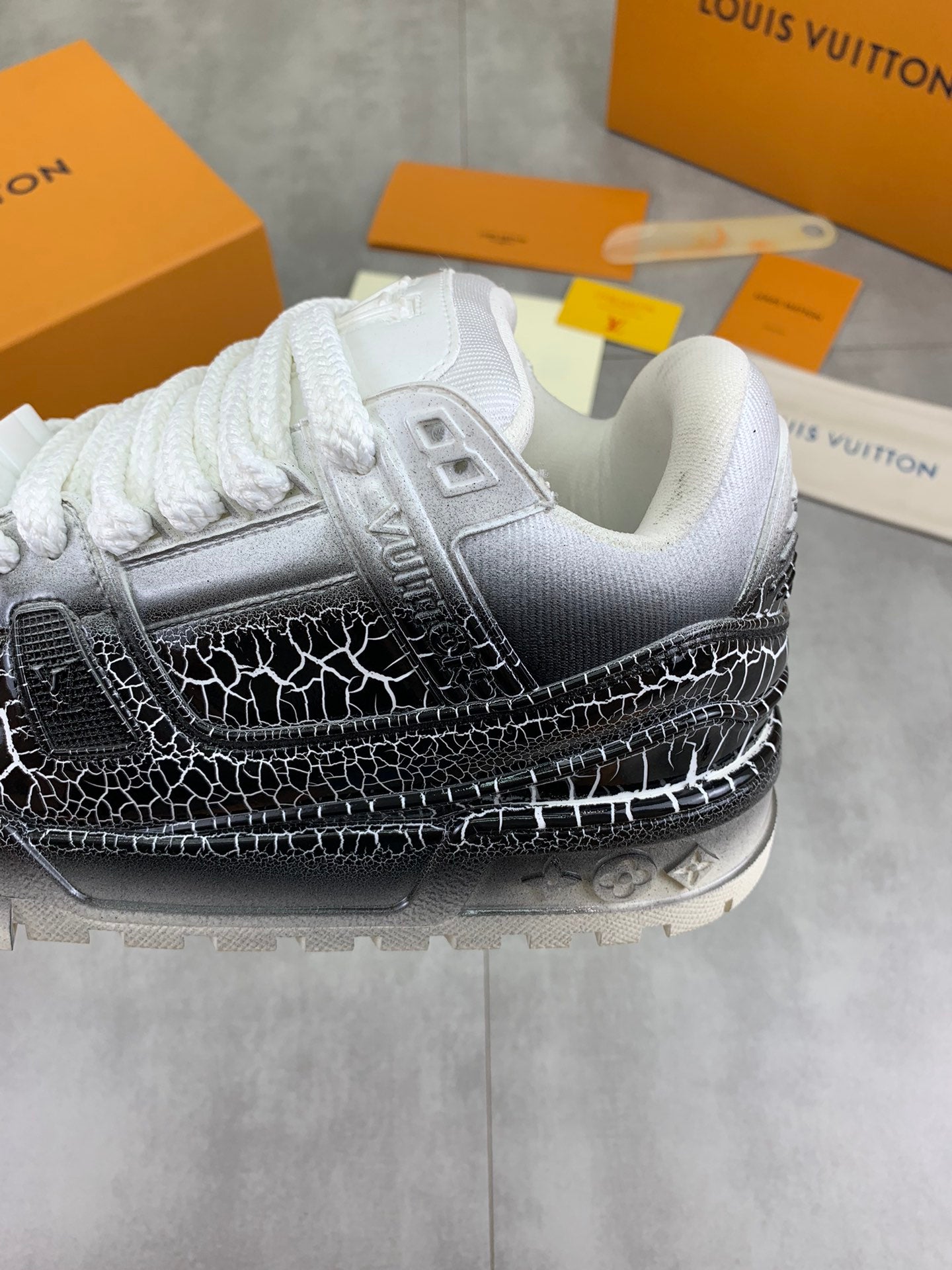 [LOUIS VUITTON] LV Classic Trendy Shoes! Made of imported genuine leather, water-dyed cowhide lining, original version of durable and lightweight, high-quality fine products! Size: 35-45 (46 can be customized)