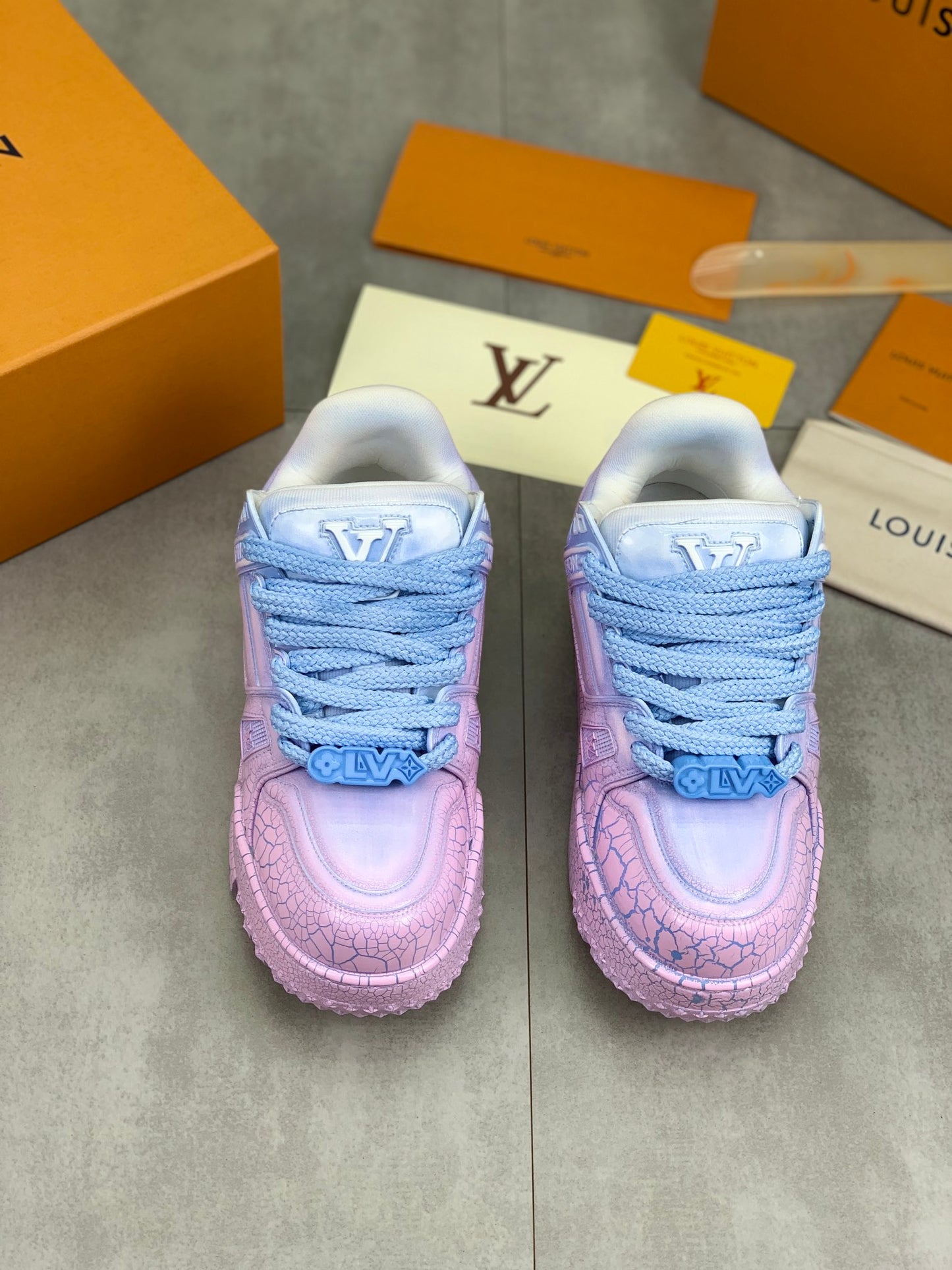 [LOUIS VUITTON] LV Classic Trendy Shoes! Made of imported genuine leather, water-dyed cowhide lining, original version of durable and lightweight, high-quality fine products! Size: 35-45 (46 can be customized)