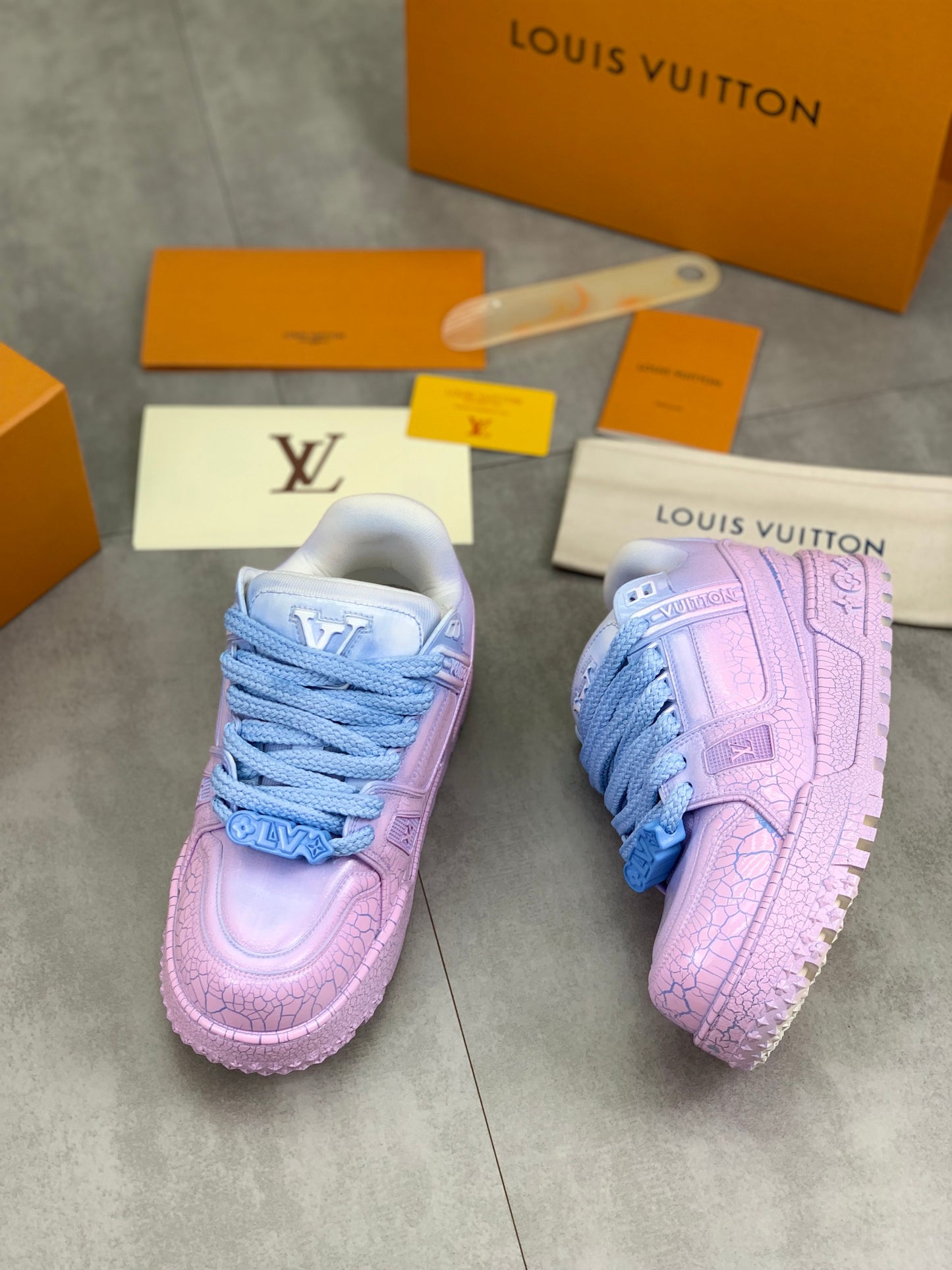 [LOUIS VUITTON] LV Classic Trendy Shoes! Made of imported genuine leather, water-dyed cowhide lining, original version of durable and lightweight, high-quality fine products! Size: 35-45 (46 can be customized)