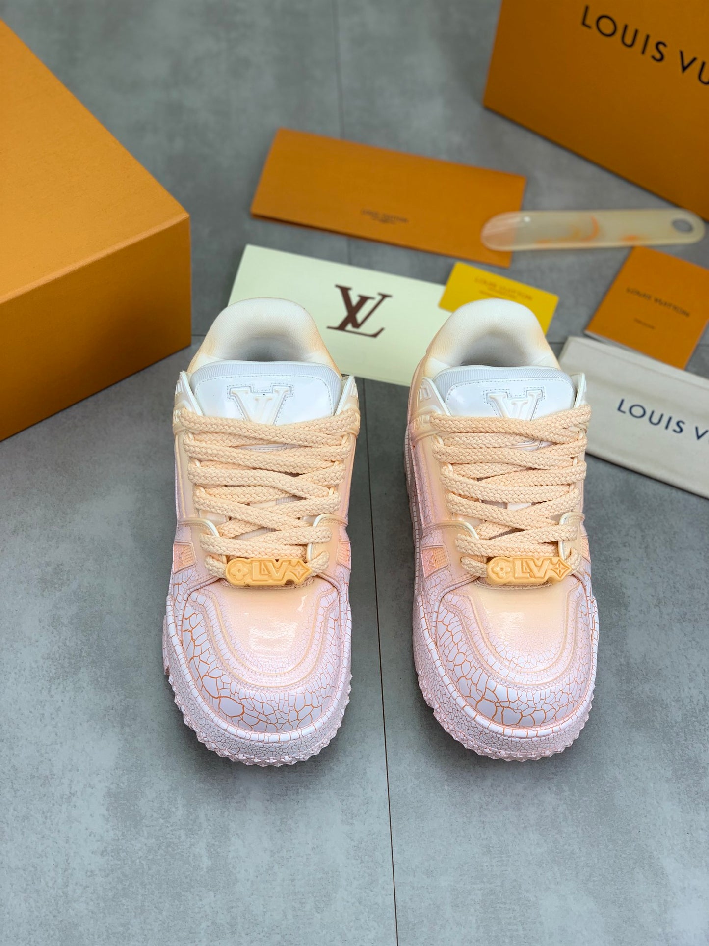 [LOUIS VUITTON] LV Classic Trendy Shoes! Made of imported genuine leather, water-dyed cowhide lining, original version of durable and lightweight, high-quality fine products! Size: 35-45 (46 can be customized)