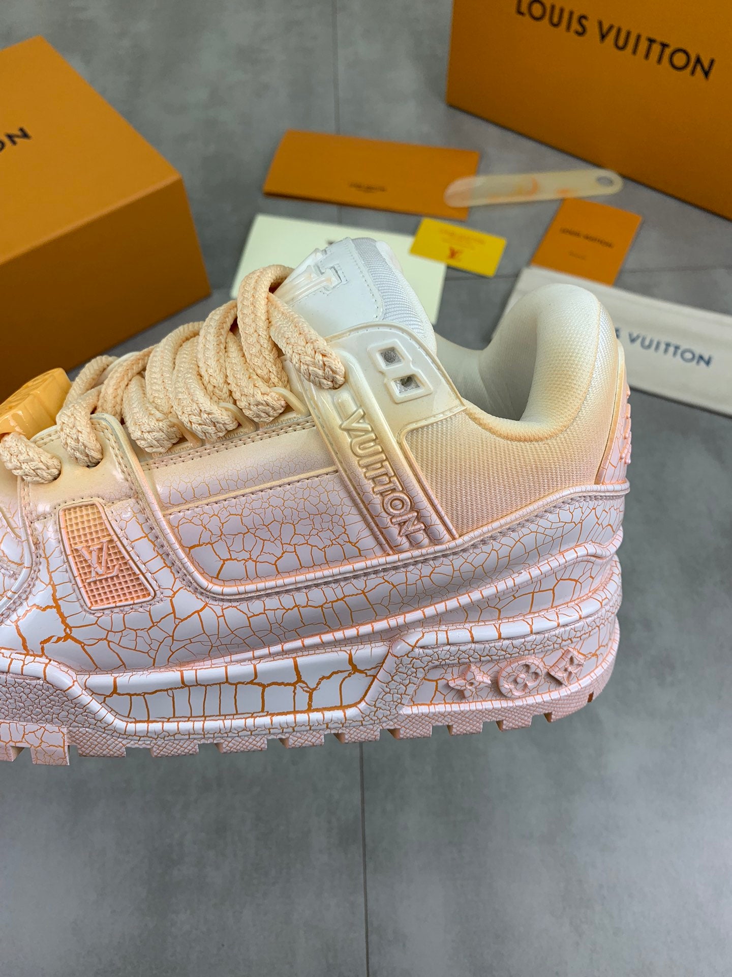 [LOUIS VUITTON] LV Classic Trendy Shoes! Made of imported genuine leather, water-dyed cowhide lining, original version of durable and lightweight, high-quality fine products! Size: 35-45 (46 can be customized)