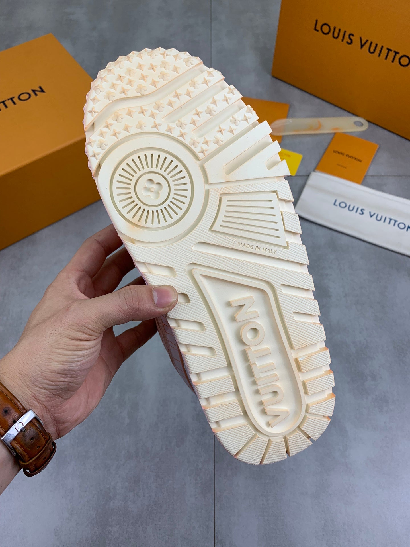 [LOUIS VUITTON] LV Classic Trendy Shoes! Made of imported genuine leather, water-dyed cowhide lining, original version of durable and lightweight, high-quality fine products! Size: 35-45 (46 can be customized)