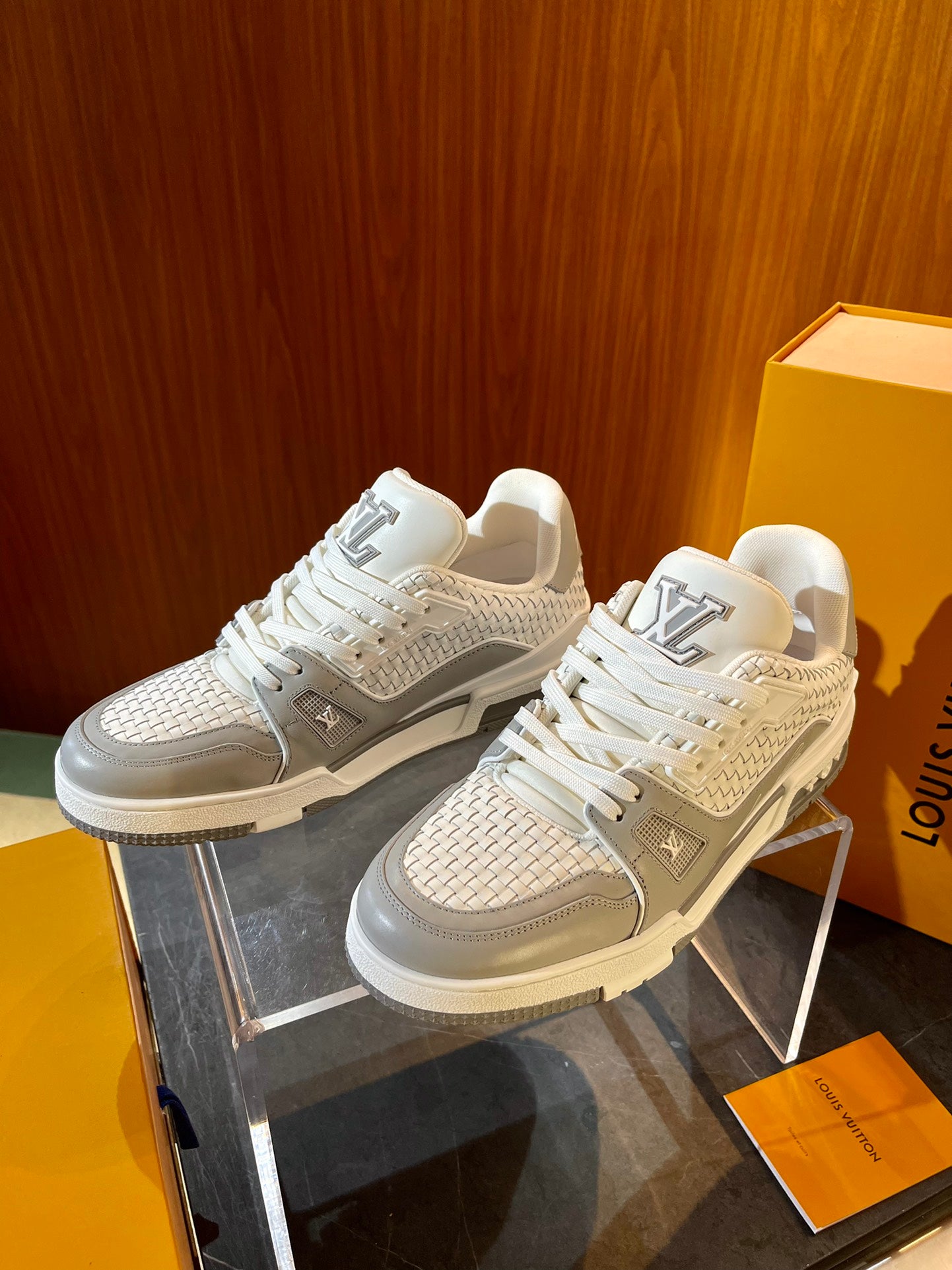 [LOUIS VUITTON] LV Classic Trendy Shoes! Made of imported genuine leather, water-dyed cowhide lining, original version of durable and lightweight, high-quality fine products! Size: 35-45 (46 can be customized)