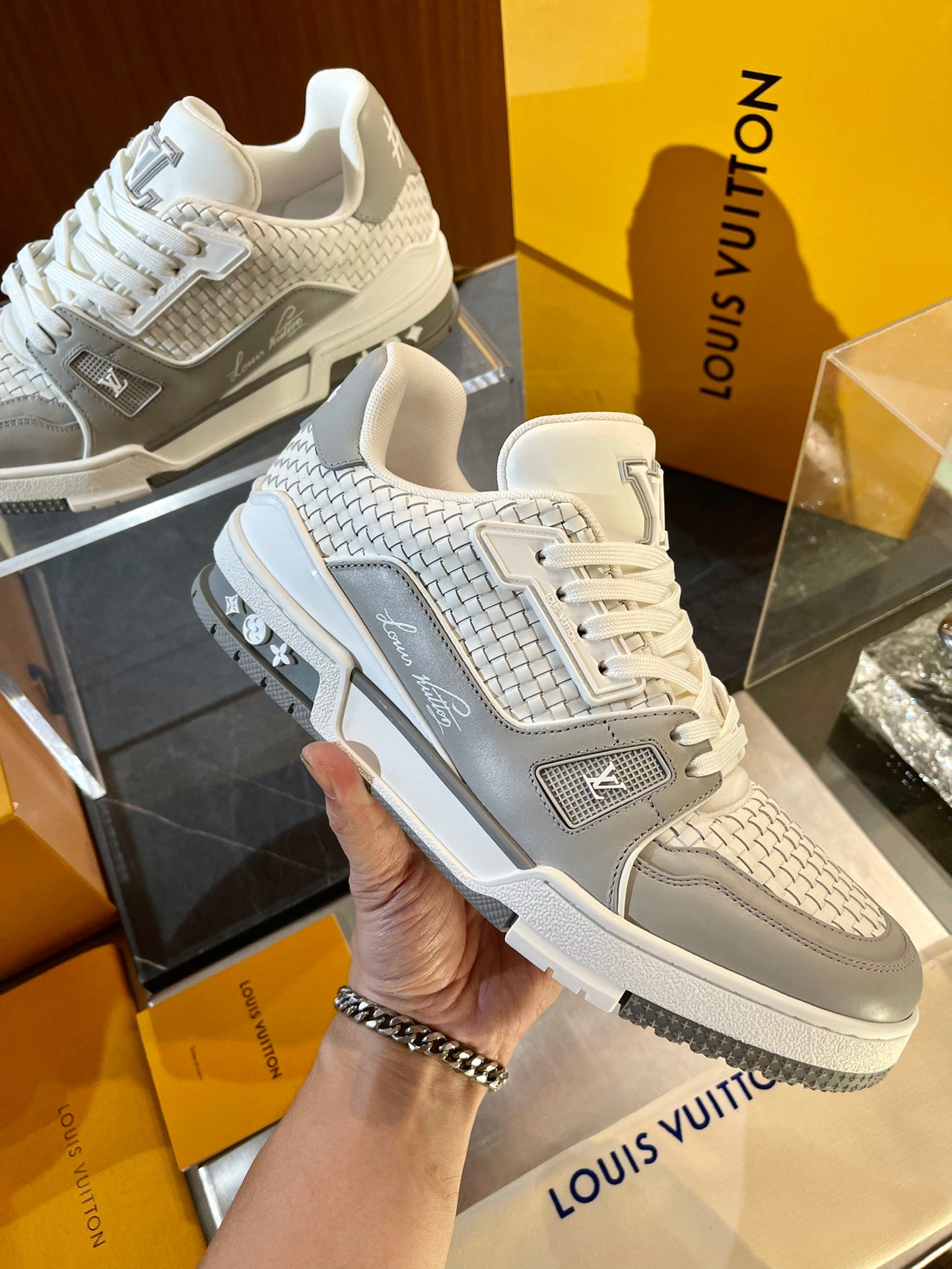 [LOUIS VUITTON] LV Classic Trendy Shoes! Made of imported genuine leather, water-dyed cowhide lining, original version of durable and lightweight, high-quality fine products! Size: 35-45 (46 can be customized)