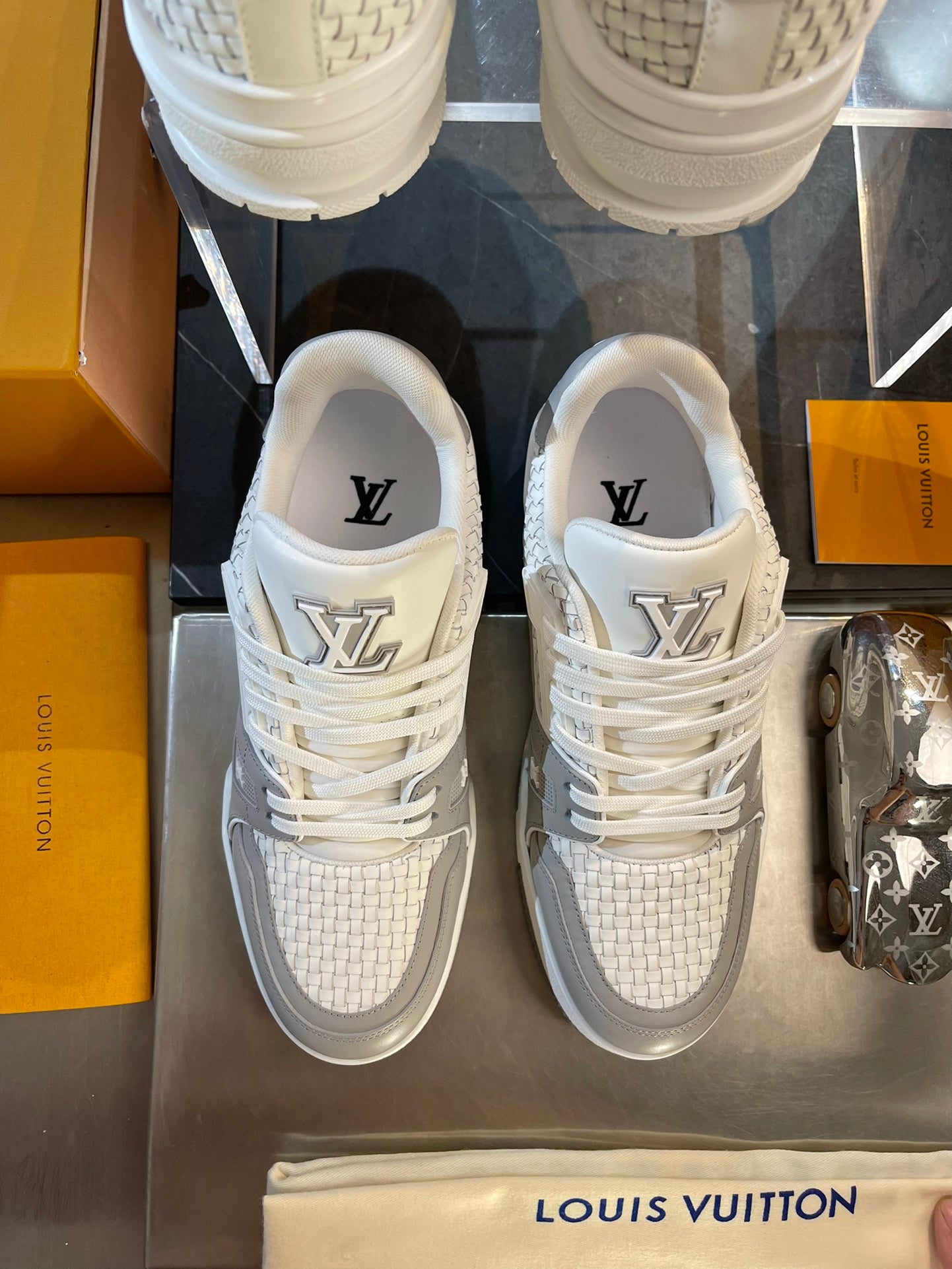 [LOUIS VUITTON] LV Classic Trendy Shoes! Made of imported genuine leather, water-dyed cowhide lining, original version of durable and lightweight, high-quality fine products! Size: 35-45 (46 can be customized)